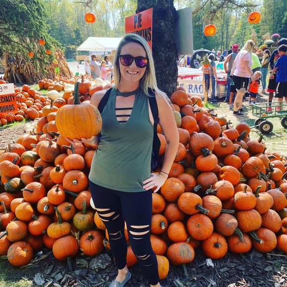 Meet your Posher, Sadie 🤩 - Picture 2 of 5